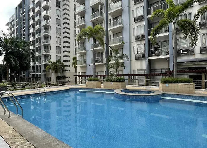 One Palm Tree Villas, Newport * 马尼拉